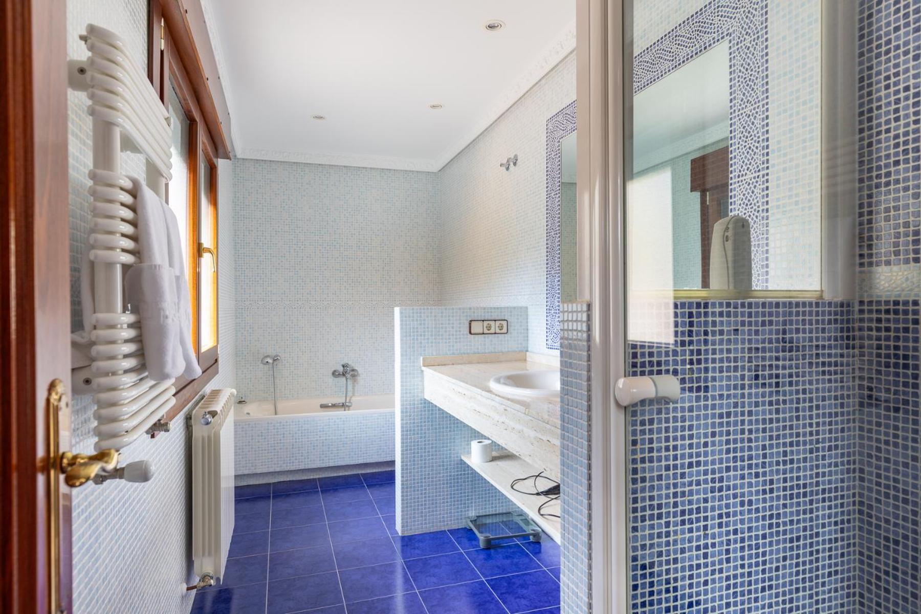 Вілла Mansion Con Jacuzzi A 40 Grados, Gran Piscina Y Padel Ель-Тьємбло Екстер'єр фото
