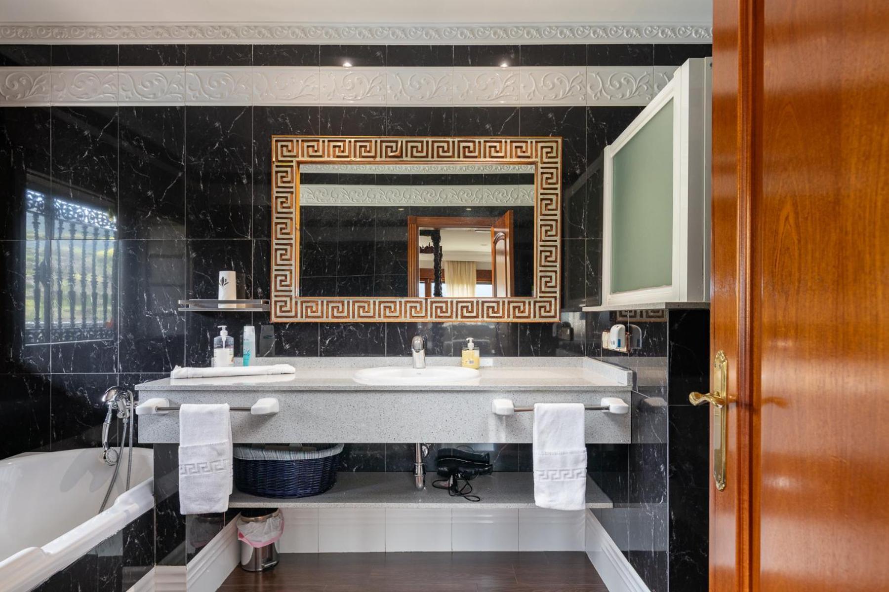 Вілла Mansion Con Jacuzzi A 40 Grados, Gran Piscina Y Padel Ель-Тьємбло Екстер'єр фото